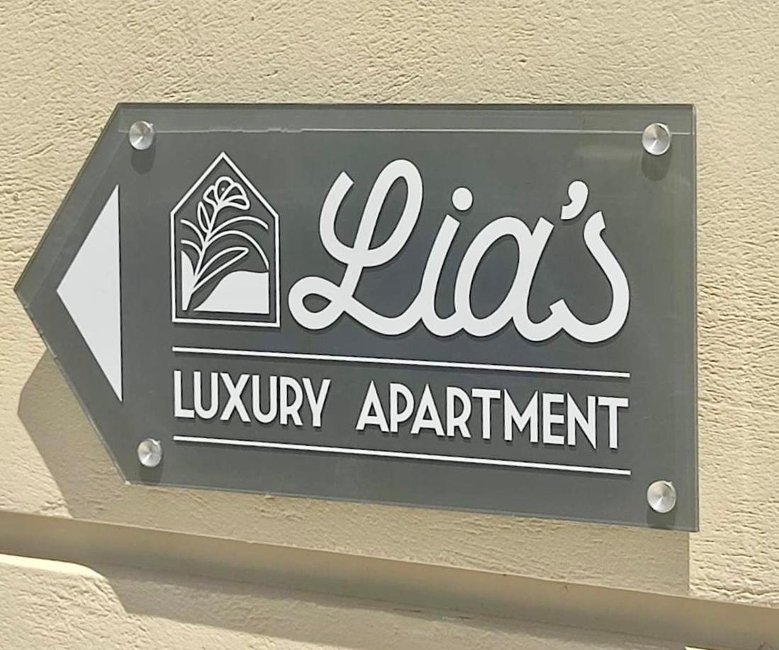 Lia'S Luxury Apartment - Near Airport Koropíon Eksteriør billede